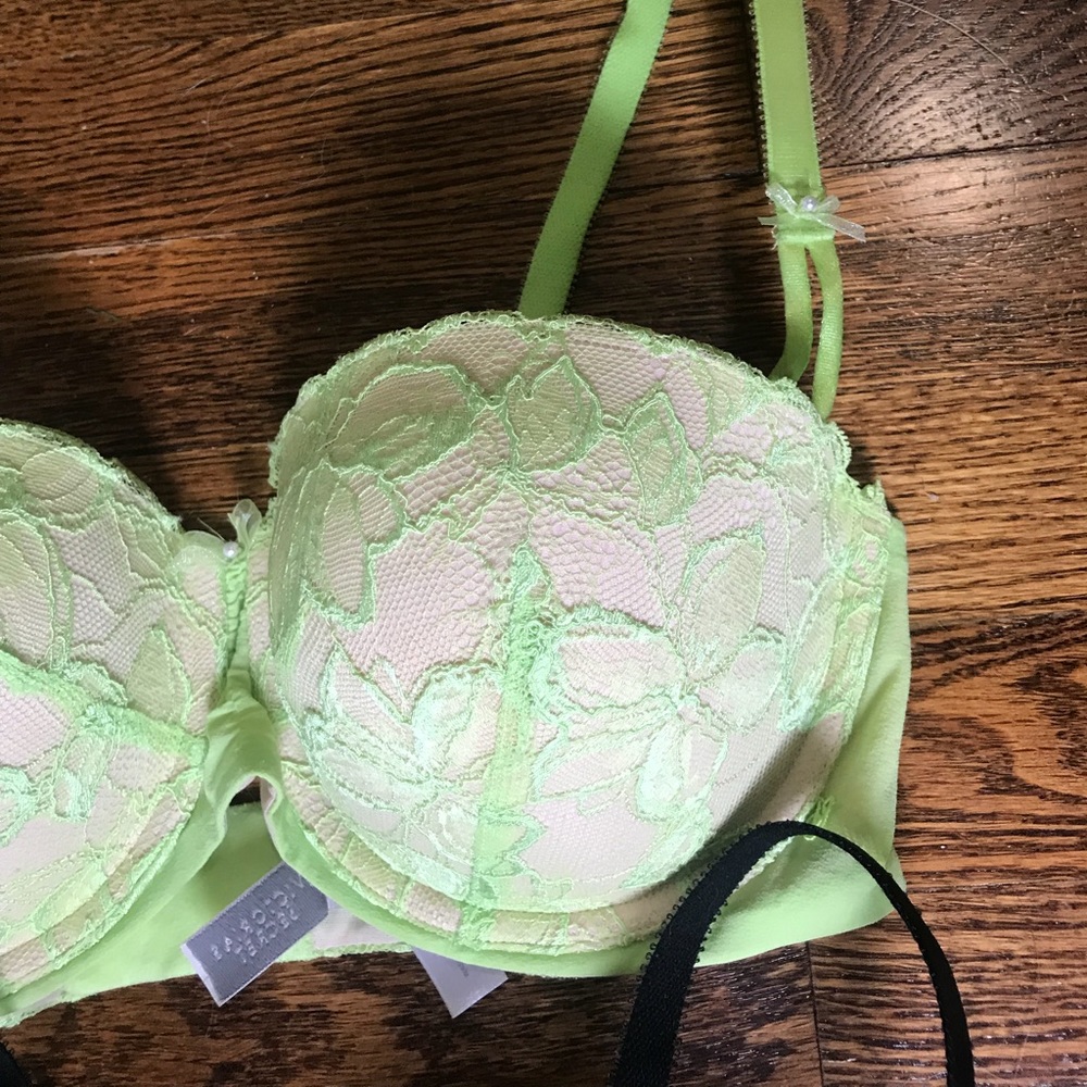 Two Victoria’s Secret Bras - Picture 3 of 8